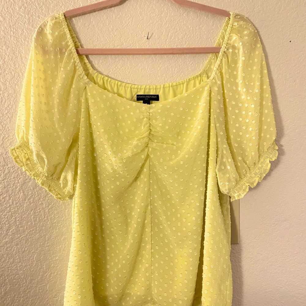 Banana Republic blouse yellow swiss 🧀 dot chiffon